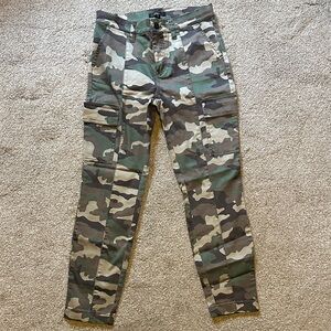 JCrew Camouflage Cargo Pants Sz 25P